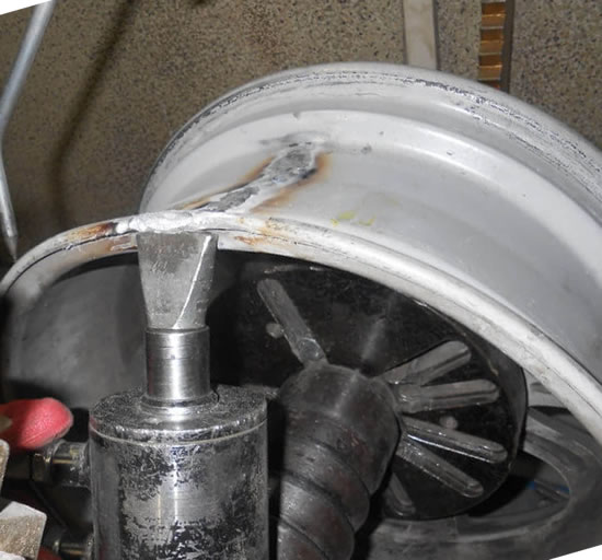 Профессиональный ремонт и восстановление литых дисков